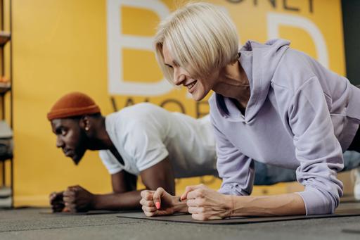 personal trainer working with a lady in the gym