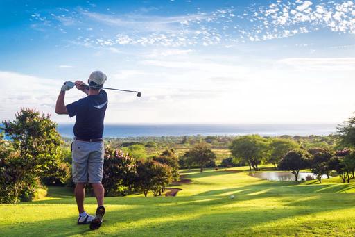 Man playing golf 